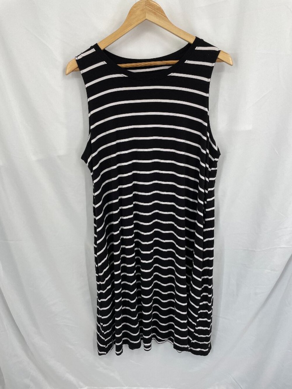 Time and Tru Plus Black and White Sleeveless Midi Dress